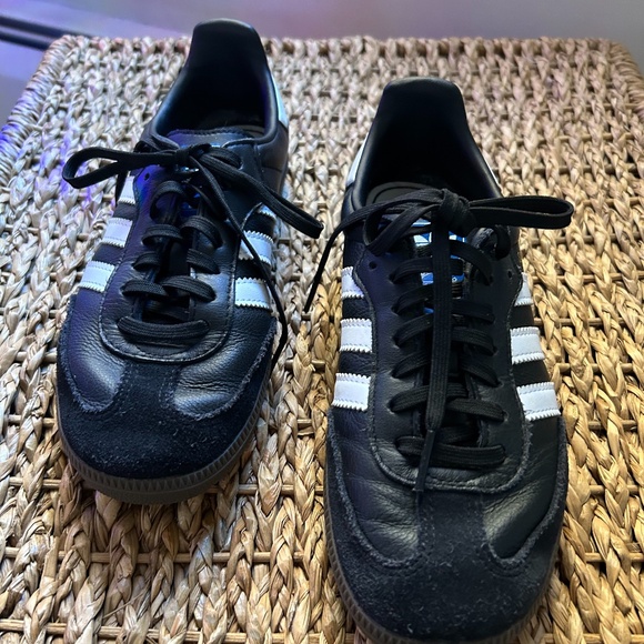Adidas Black Samba's - Picture 2 of 5